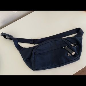 Lululemon On the Beat Belt Bag Navy